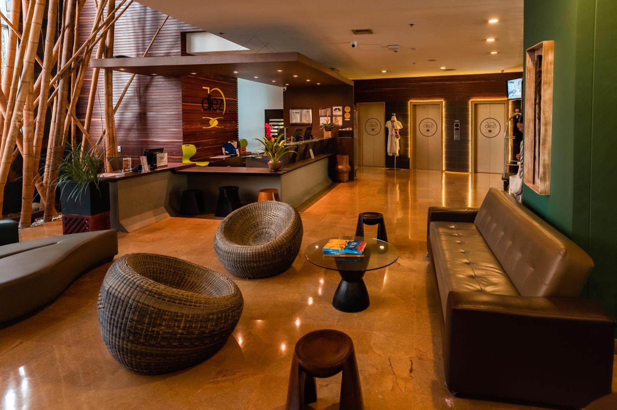 Diez Hotel Categoría Colombia Medellín Exterior foto Lobby