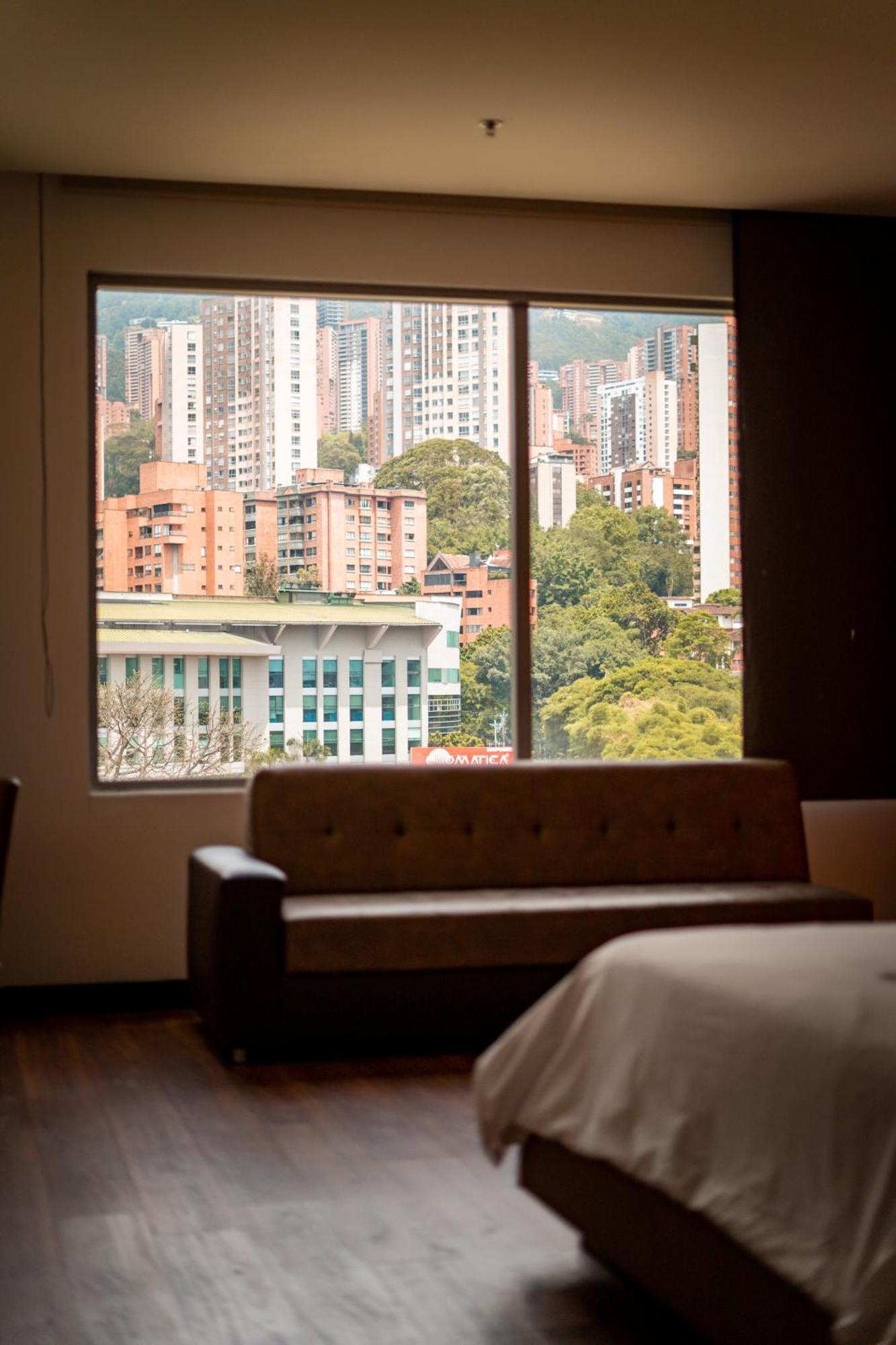 Diez Hotel Categoría Colombia Medellín Exterior foto View of the stadium from the hotel